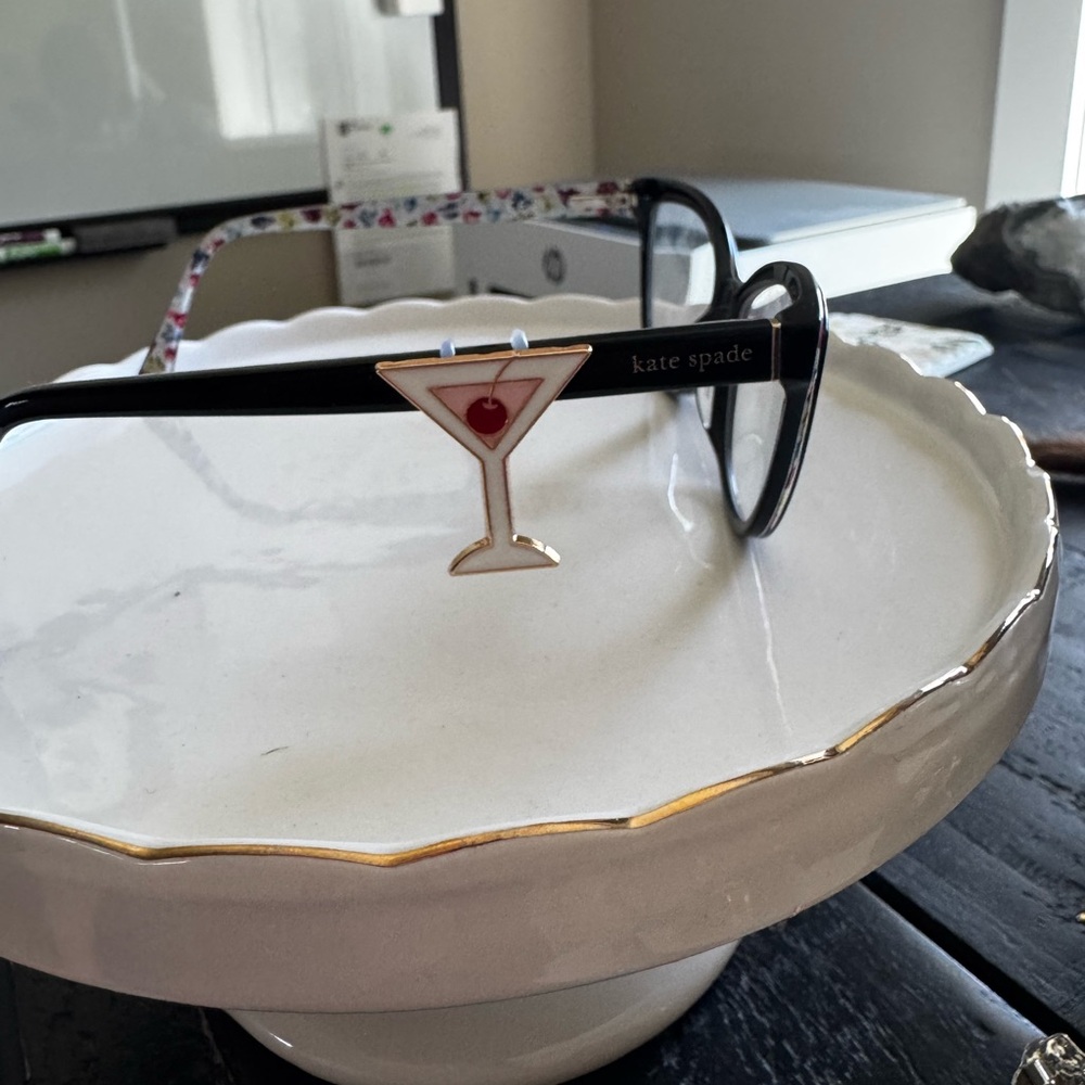 Removable glasses decor to spice up your glasses. Martini.